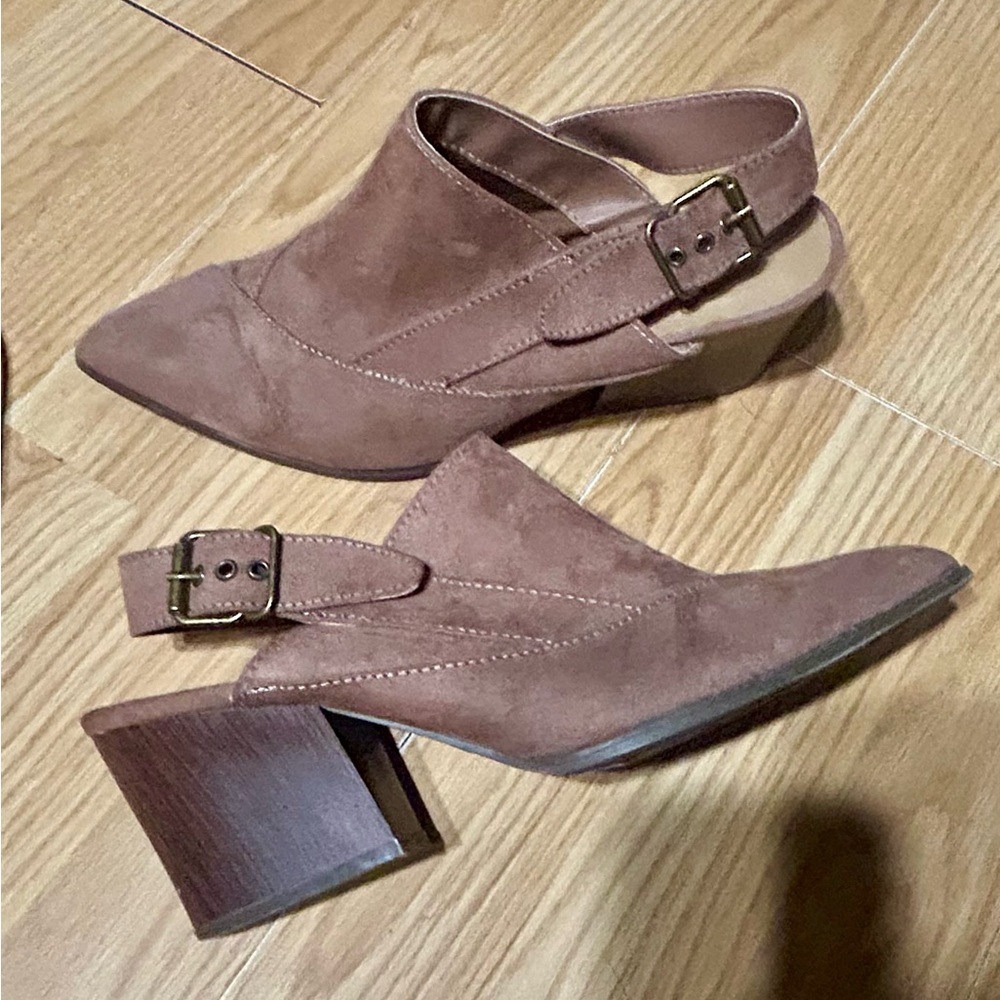 Stylish light tan Women's 9 Heeled Mules